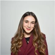 Englisch-Tutorin, die Kinder aller Altersgruppen gerne unterrichtet